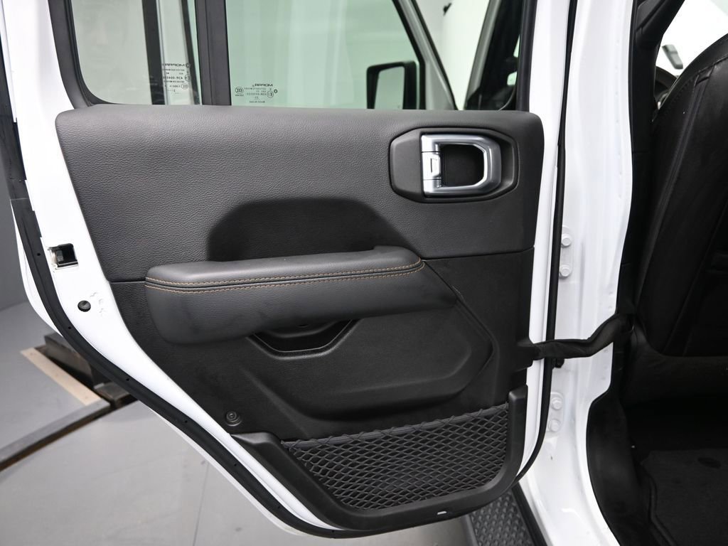 Used 2023 Jeep Gladiator Overland image 14