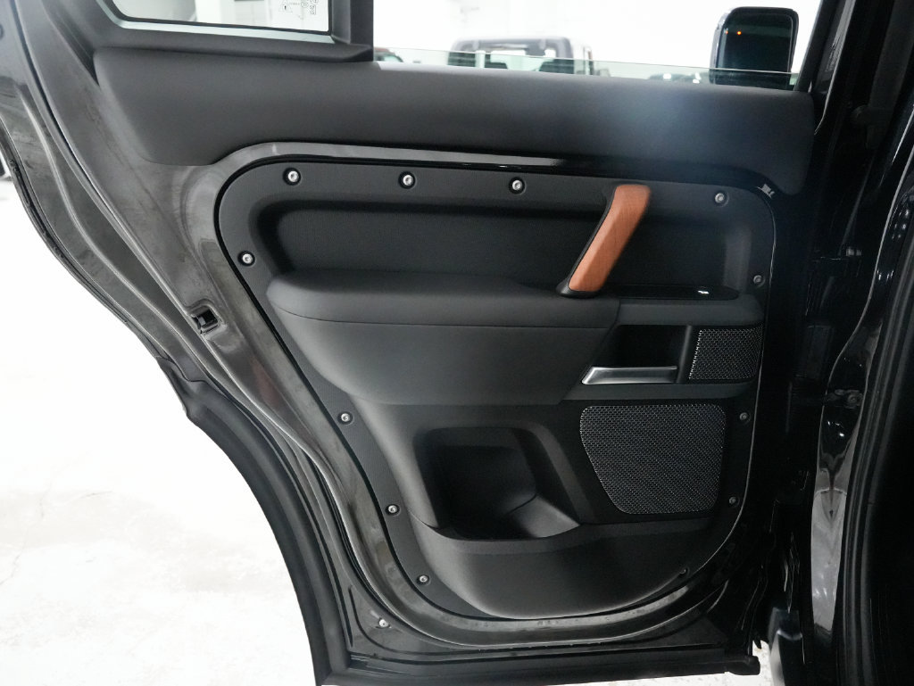 Used 2020 Land Rover Defender 110 X AWD/4WD image 34