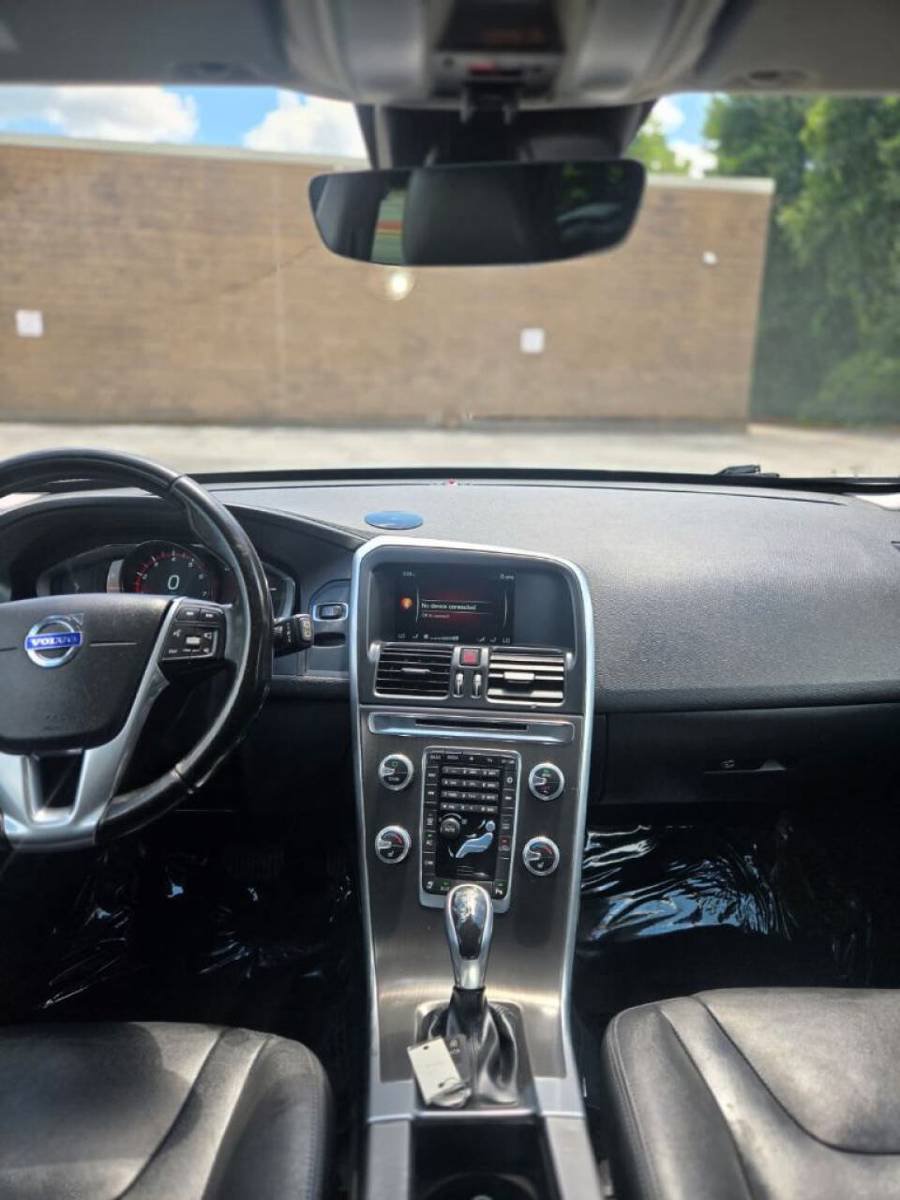 Used 2016 Volvo XC60 T6 AWD/4WD image 13