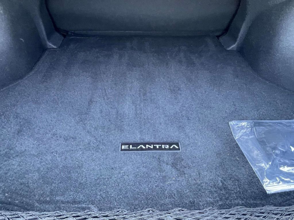 Certified 2026 Hyundai Elantra SE FWD image 25