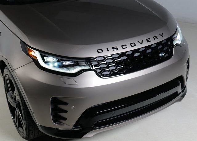 New 2026 Land Rover Discovery Dynamic SE image 27
