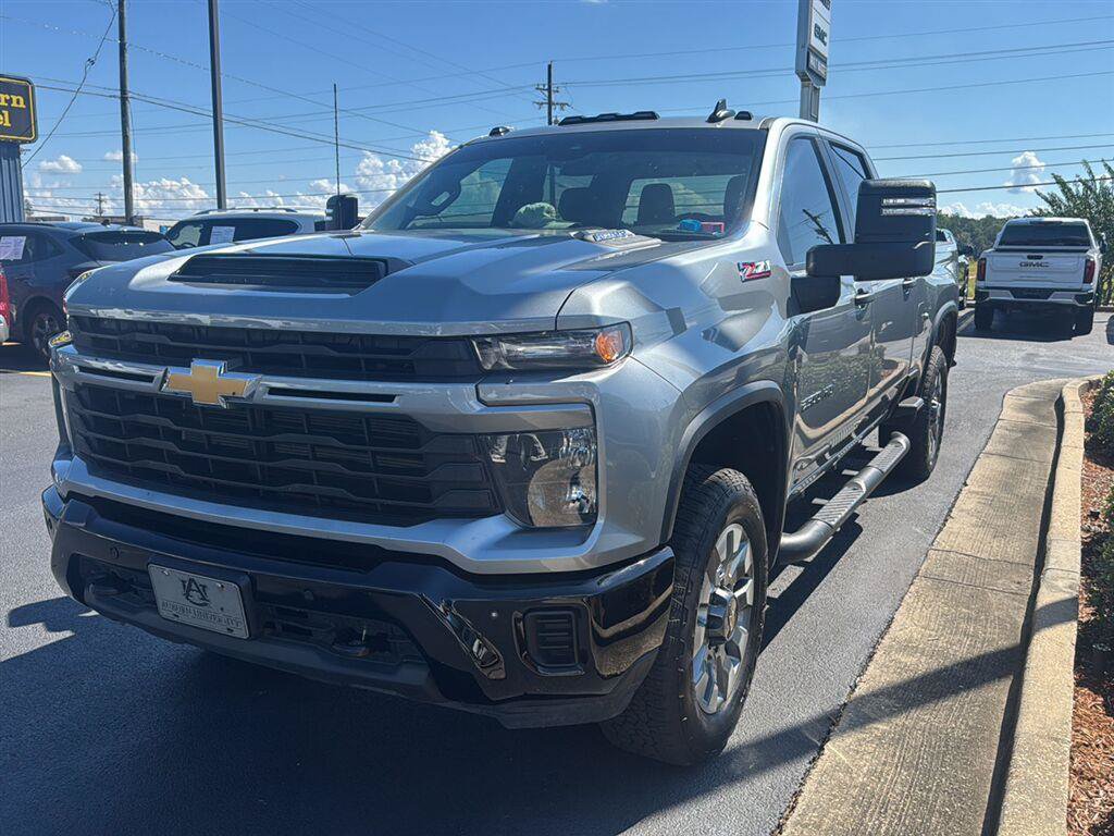 Used 2025 Chevrolet Silverado 2500 Custom w/ Custom Value Package AWD/4WD image 2