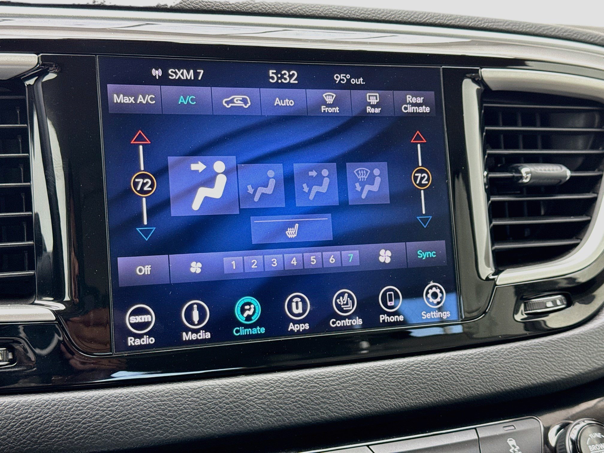 Used 2018 Chrysler Pacifica Touring-L FWD image 12