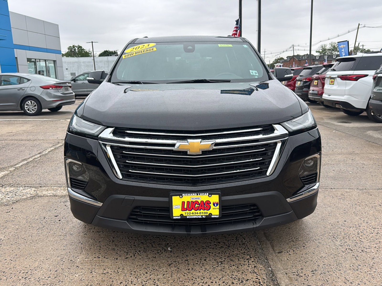 Used 2023 Chevrolet Traverse LT AWD/4WD image 3