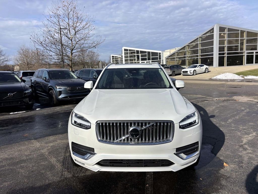 Used 2024 Volvo XC90 B6 Plus image 2