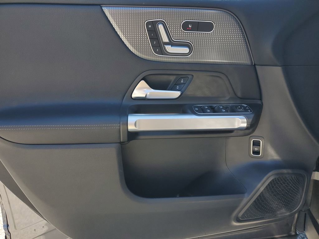 Used 2022 Mercedes-Benz GLB 250 4MATIC w/ Premium Package Lite image 20