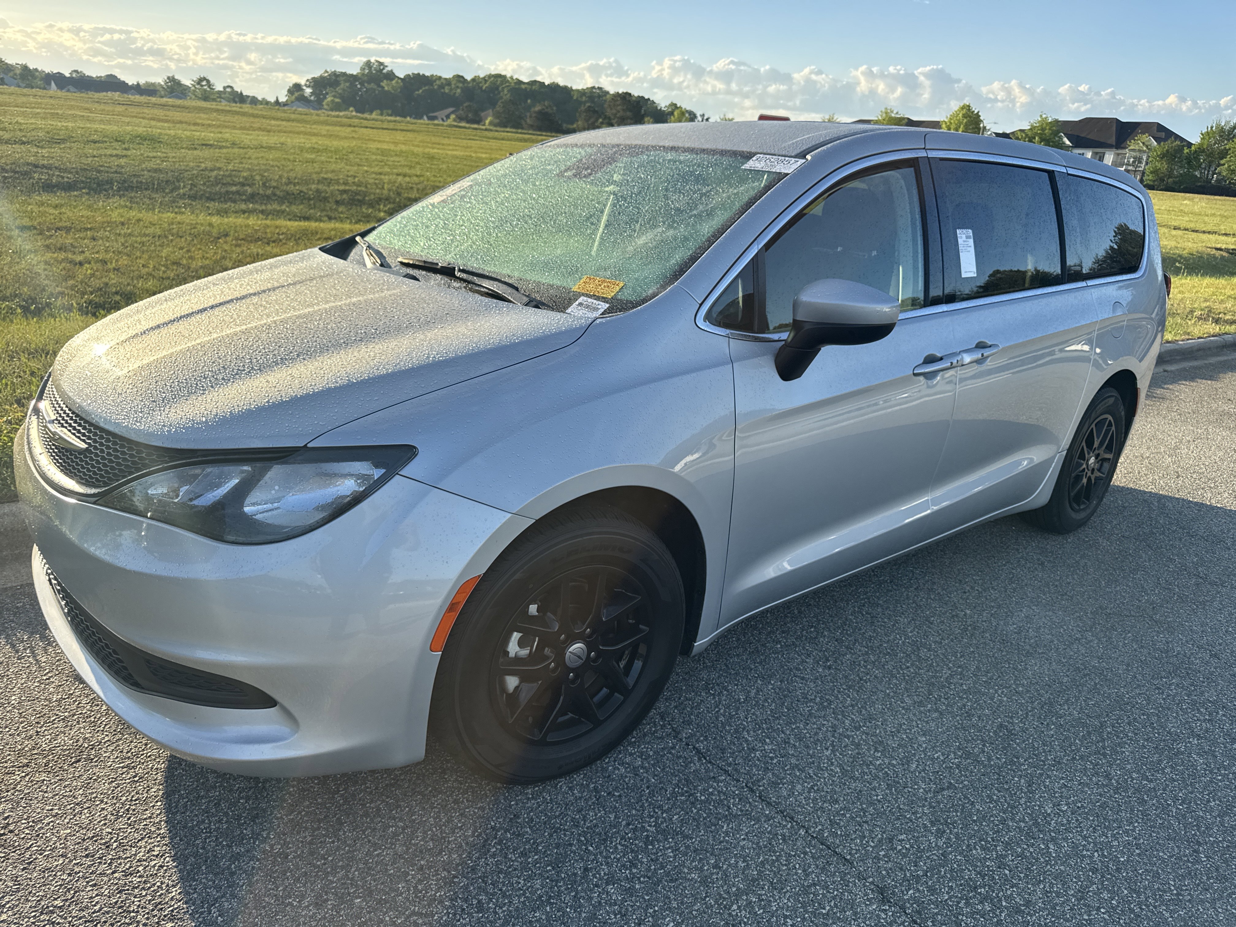 Used 2023 Chrysler Voyager LX image 5