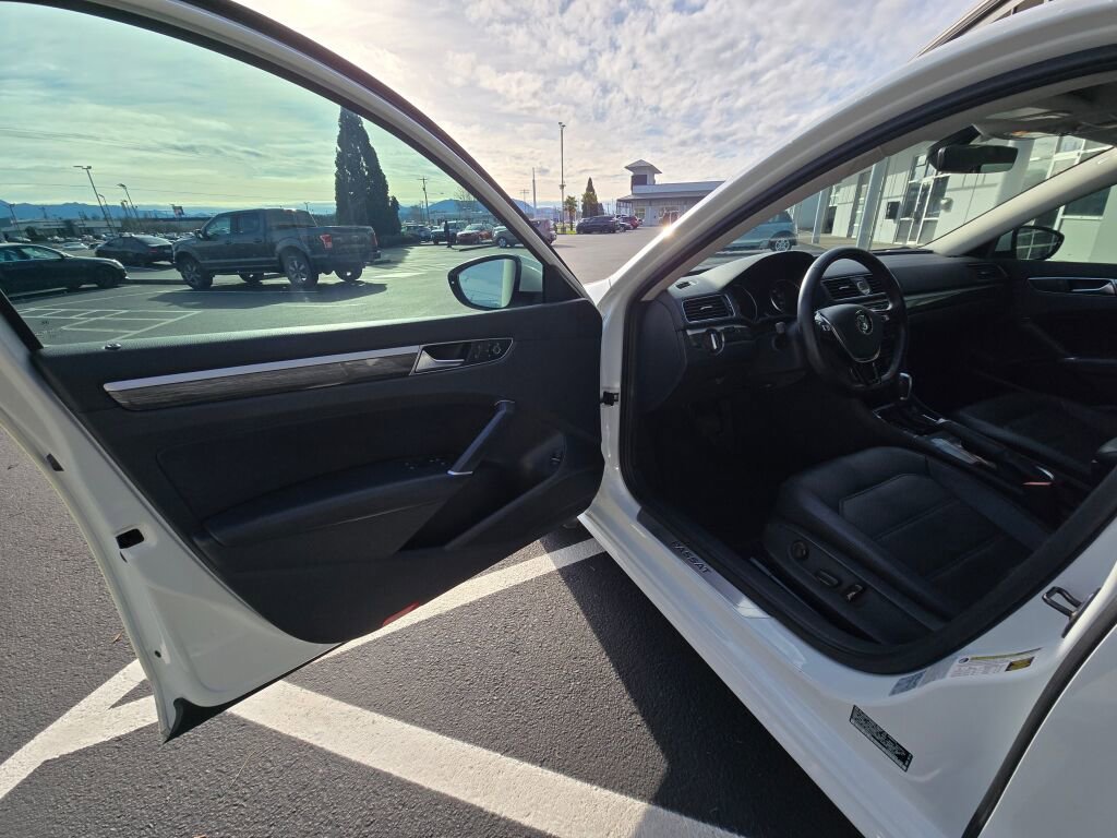 Used 2017 Volkswagen Passat 1.8T SE image 16