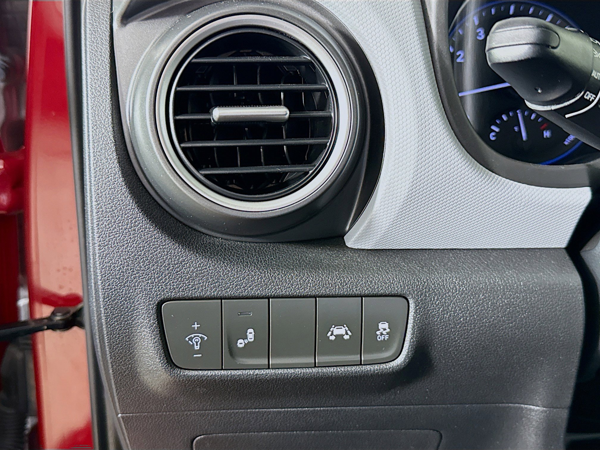 Used 2019 Hyundai Kona SEL w/ SEL Tech Package 02 FWD image 9