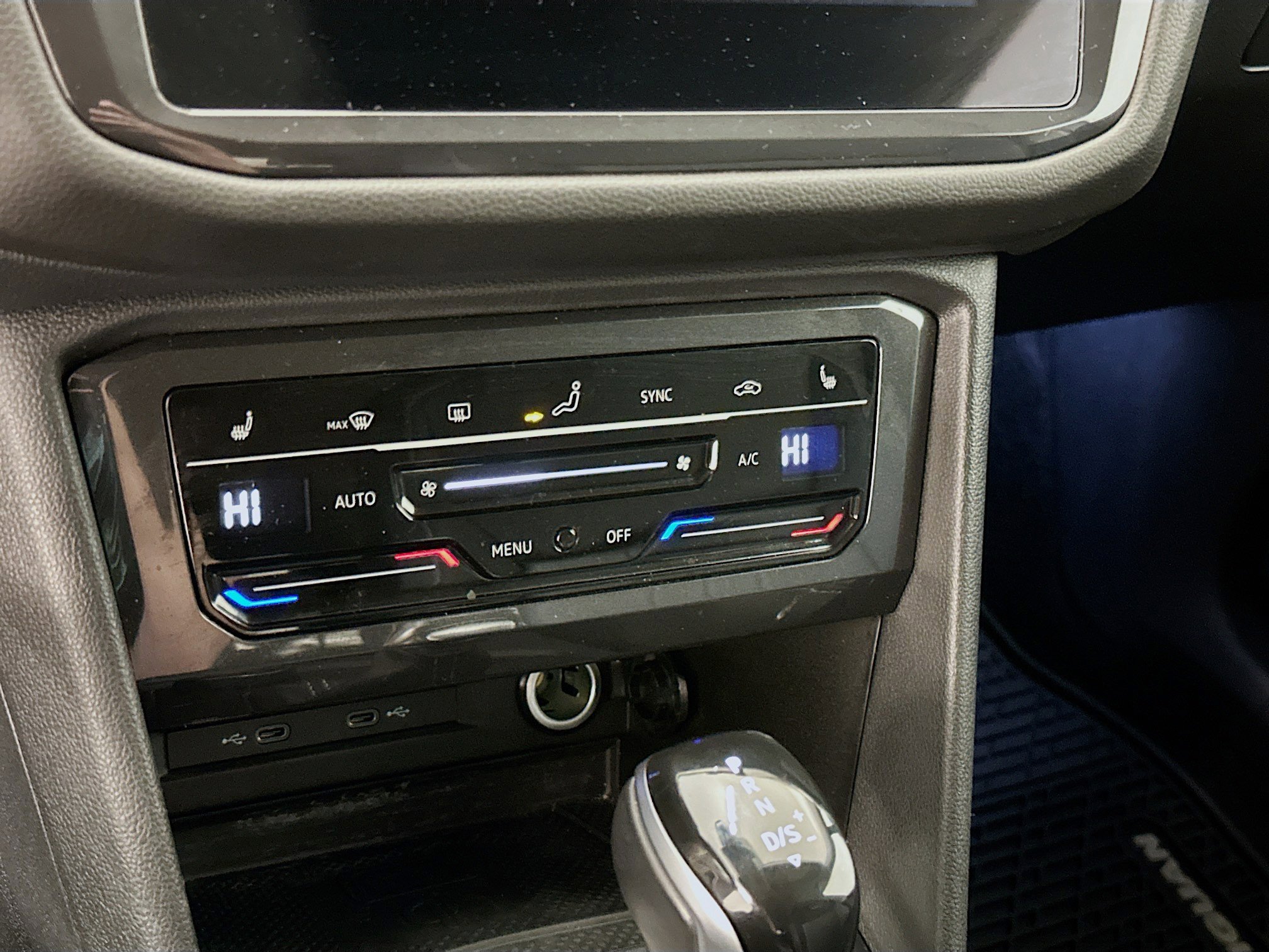 Used 2024 Volkswagen Tiguan SE w/ MDO Package, Two-Row image 24