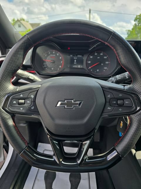Used 2024 Chevrolet Trax RS w/ Sunroof Package FWD image 21