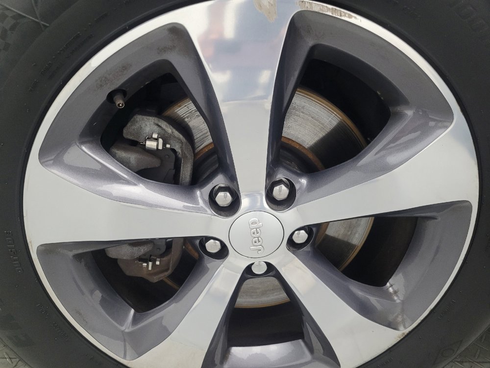 Used 2020 Jeep Cherokee Limited image 31