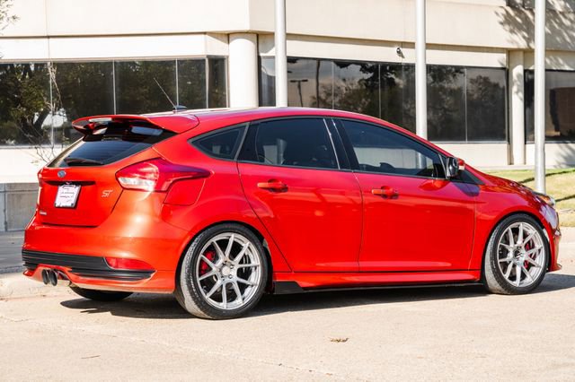 Used 2018 Ford Focus ST w/ Equipment Group 401A image 41