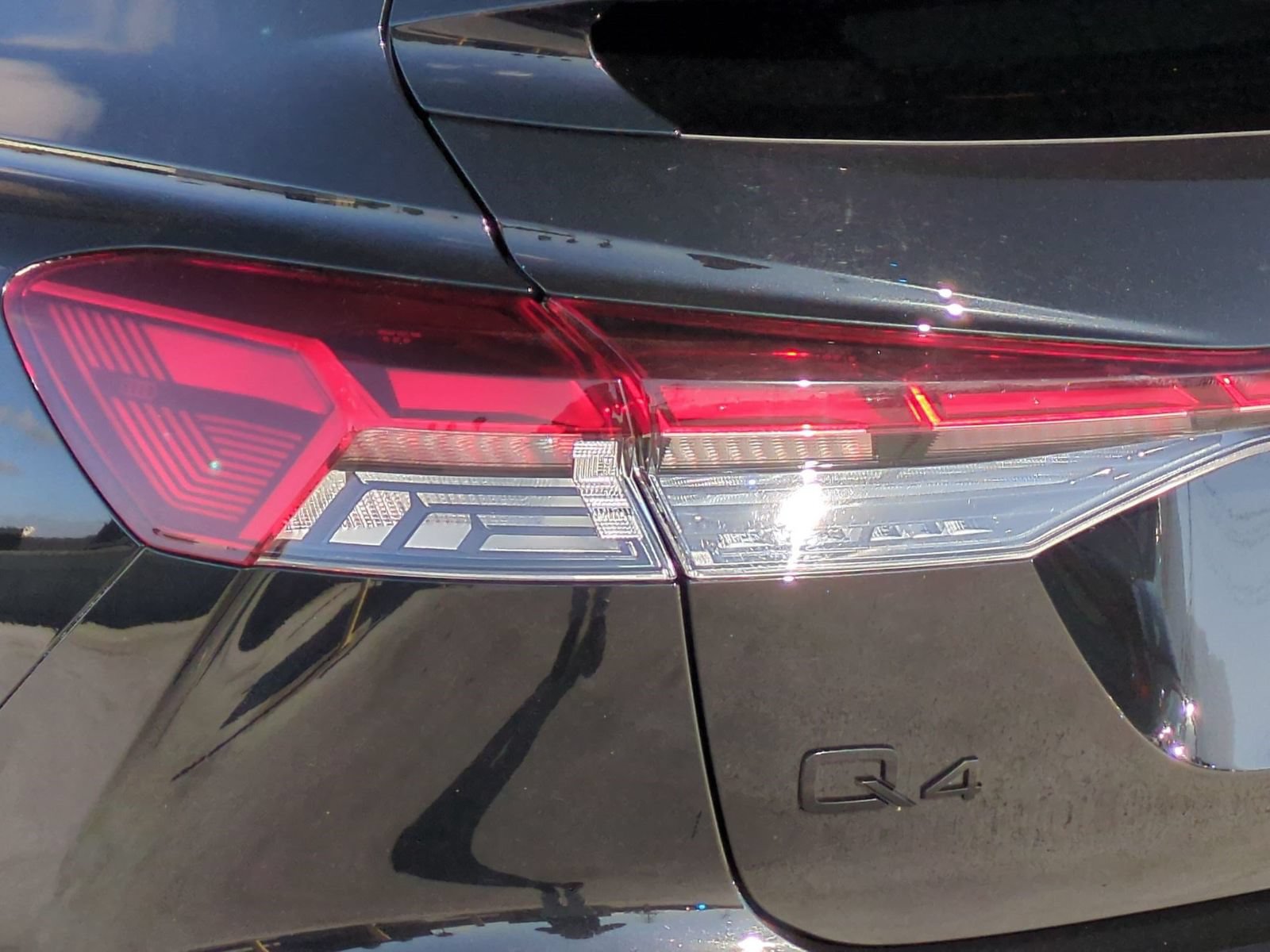 Used 2024 Audi Q4 e-tron Premium Plus w/ Premium Plus AWD/4WD image 18