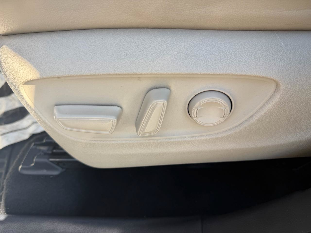 Used 2021 Toyota Highlander XLE AWD/4WD image 18