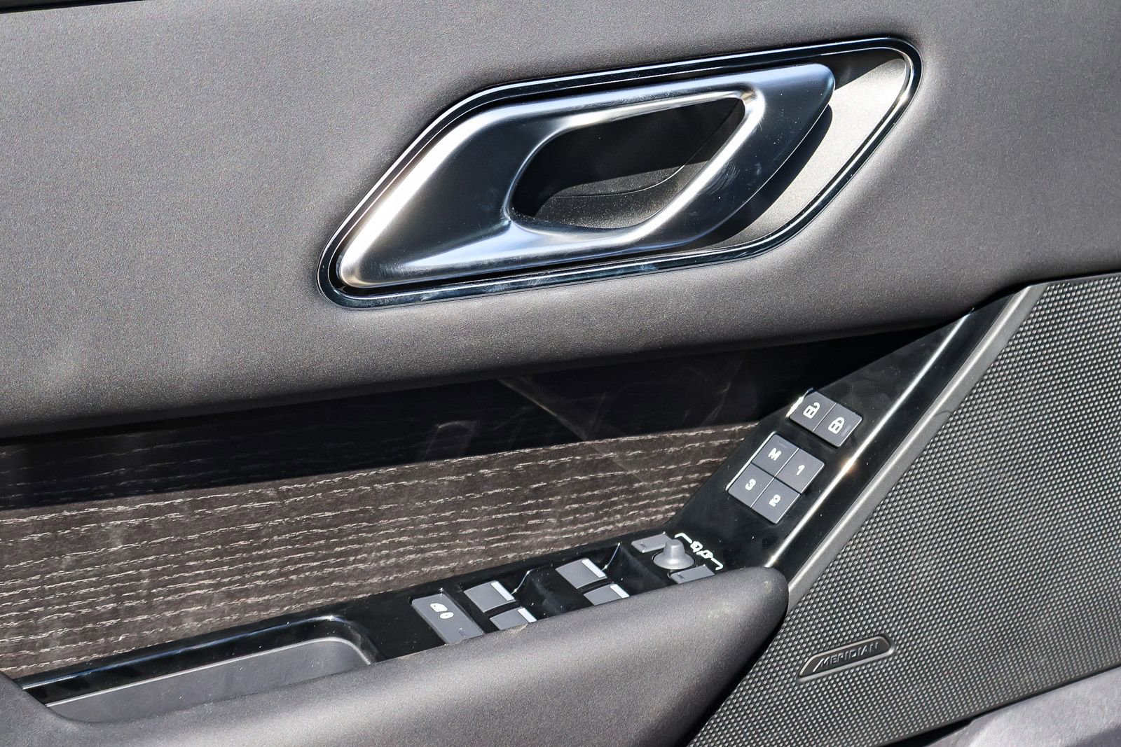 New 2026 Land Rover Range Rover Velar Dynamic SE image 32