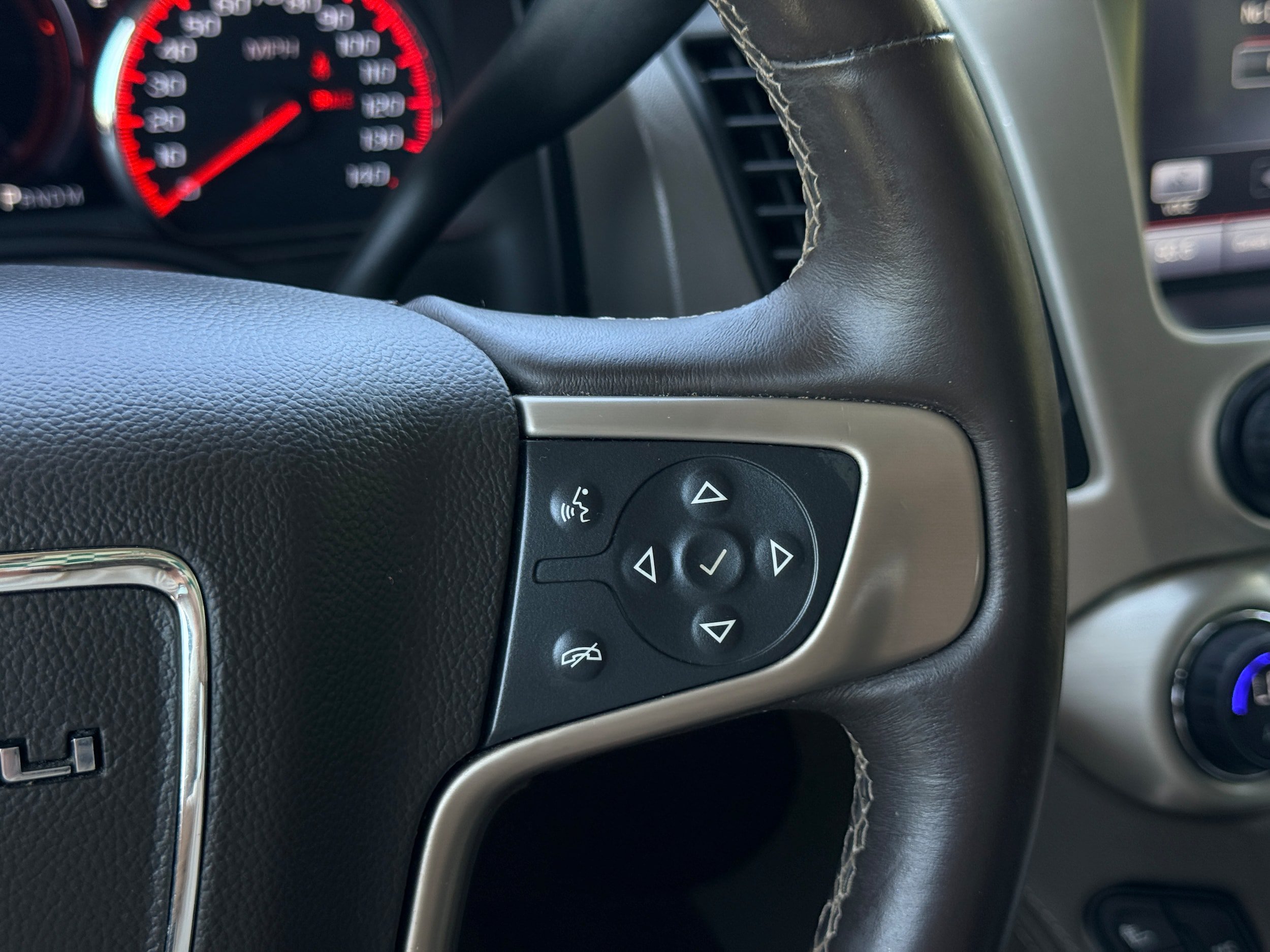 Used 2015 GMC Yukon Denali w/ Open Road Package AWD/4WD image 16