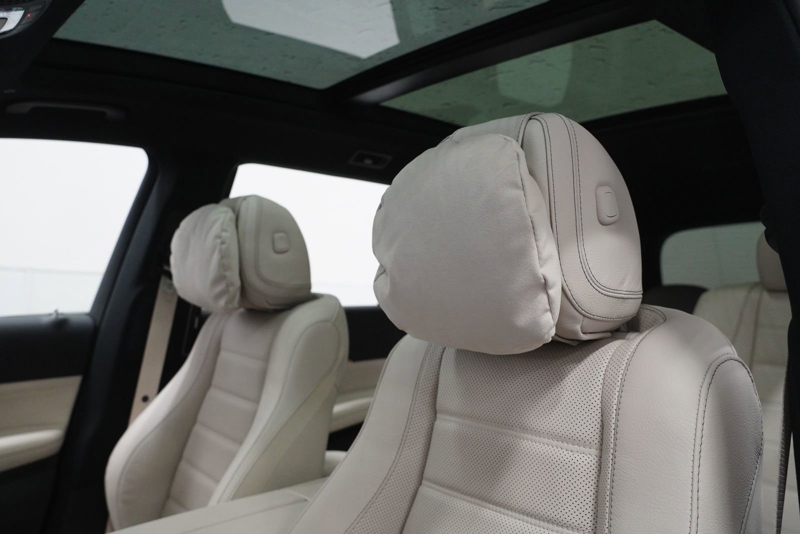 New 2026 Mercedes-Benz GLS 580 4MATIC image 16