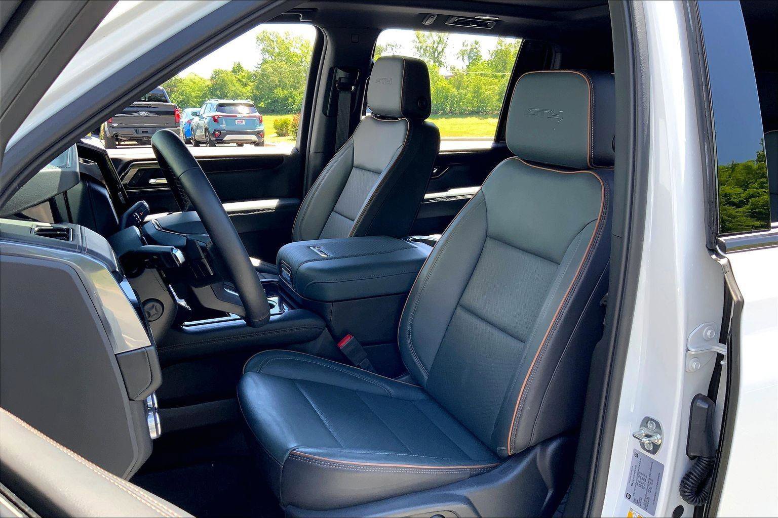 Used 2025 GMC Yukon XL AT4 w/ AT4 Premium Package AWD/4WD image 24