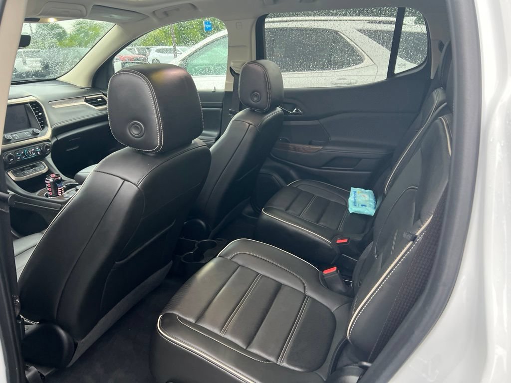 Used 2023 GMC Acadia Denali w/ Denali Technology Package FWD image 4
