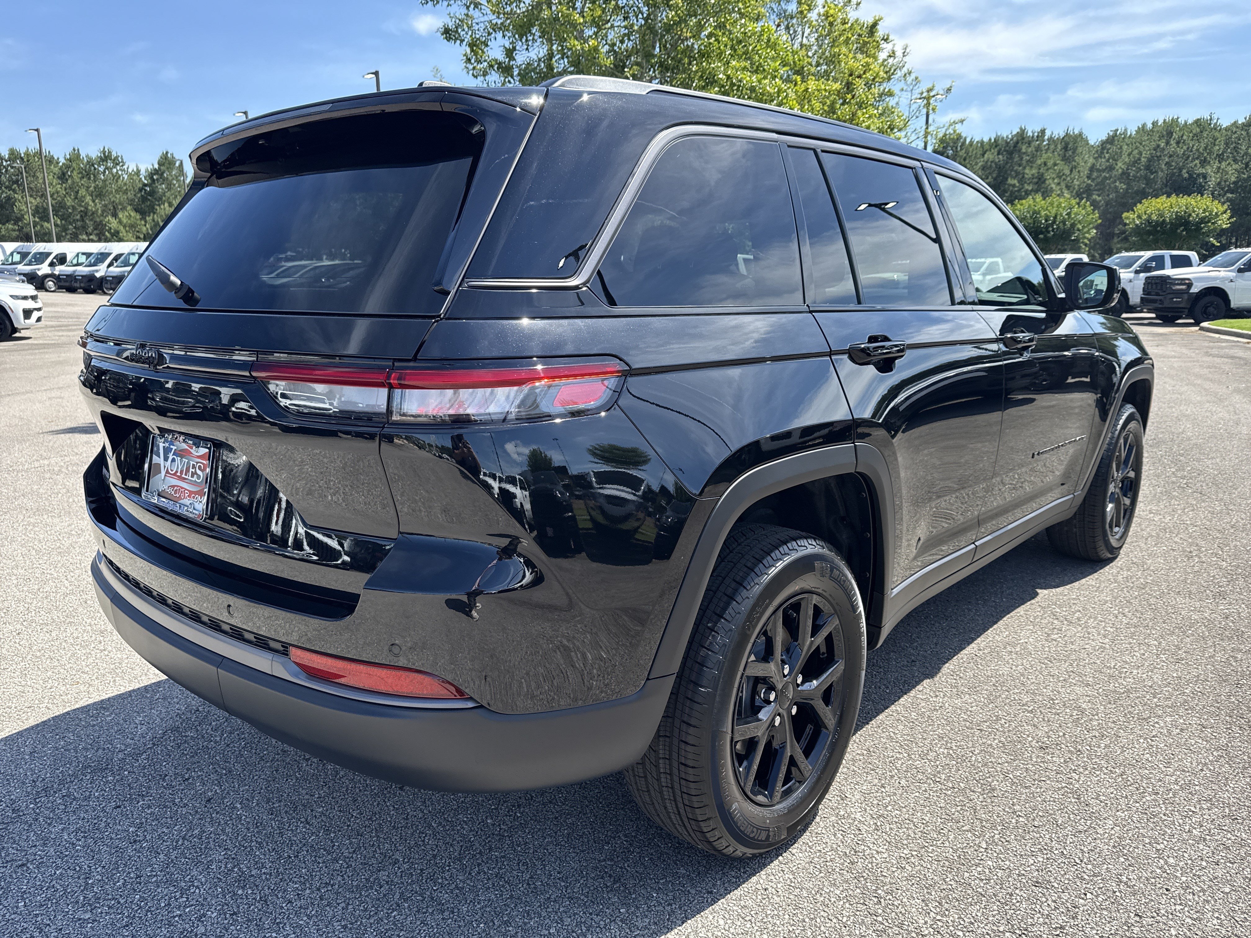 New 2026 Jeep Grand Cherokee Altitude RWD image 7