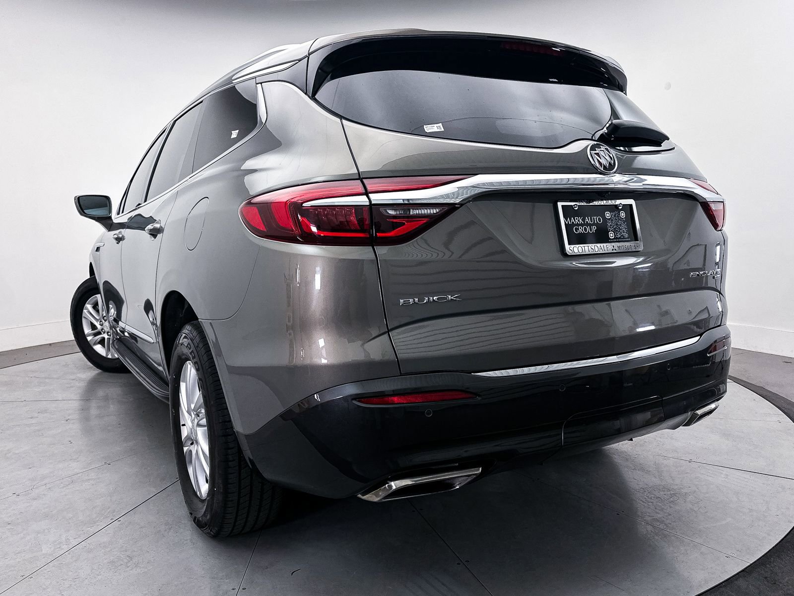 Used 2018 Buick Enclave Essence AWD/4WD image 9