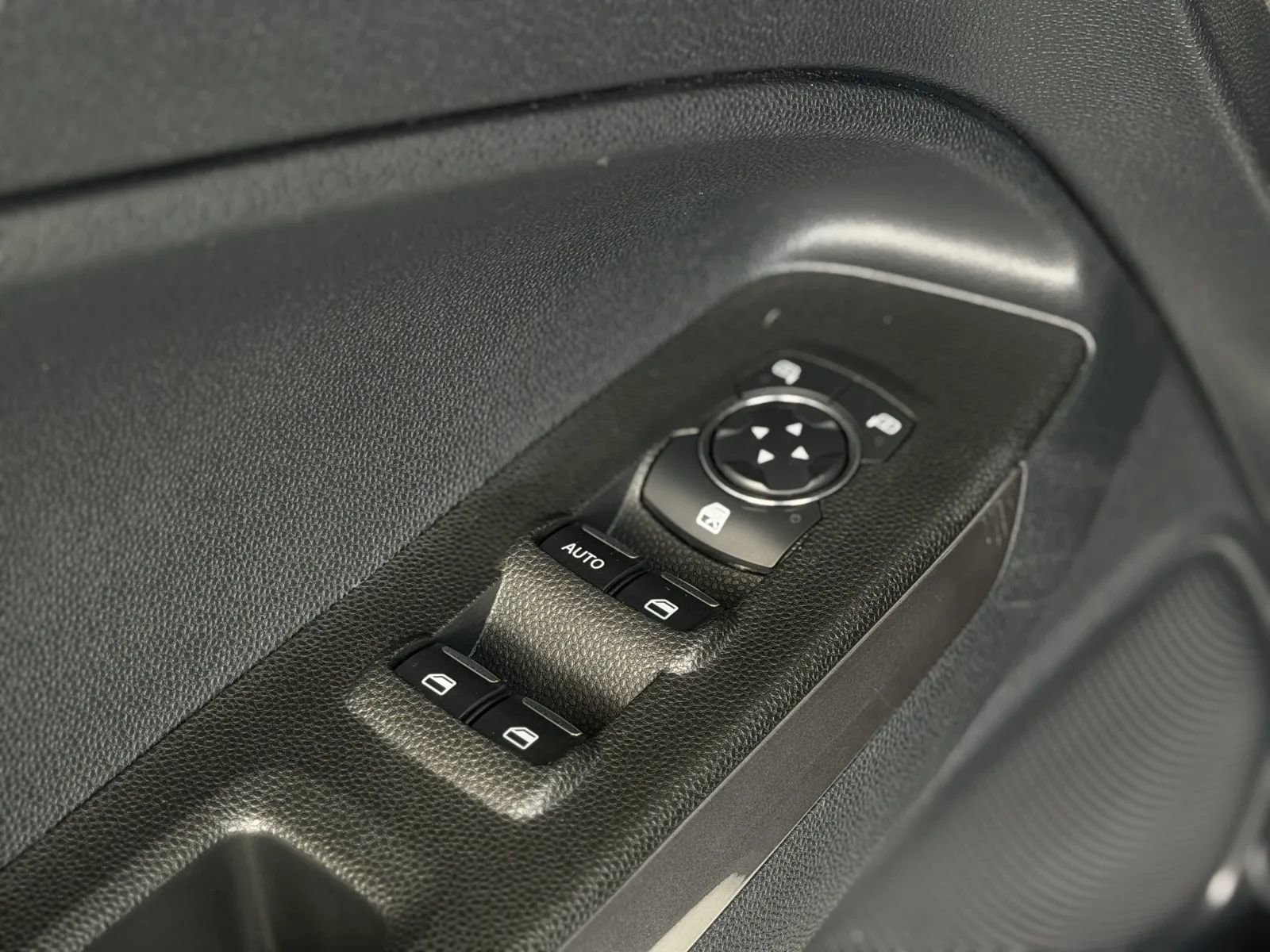 Used 2021 Ford EcoSport SE w/ SE Convenience Package image 25