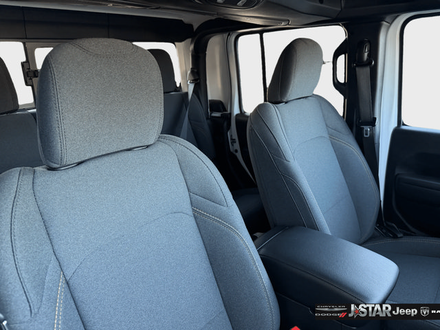 Used 2025 Jeep Gladiator Sport AWD/4WD image 14