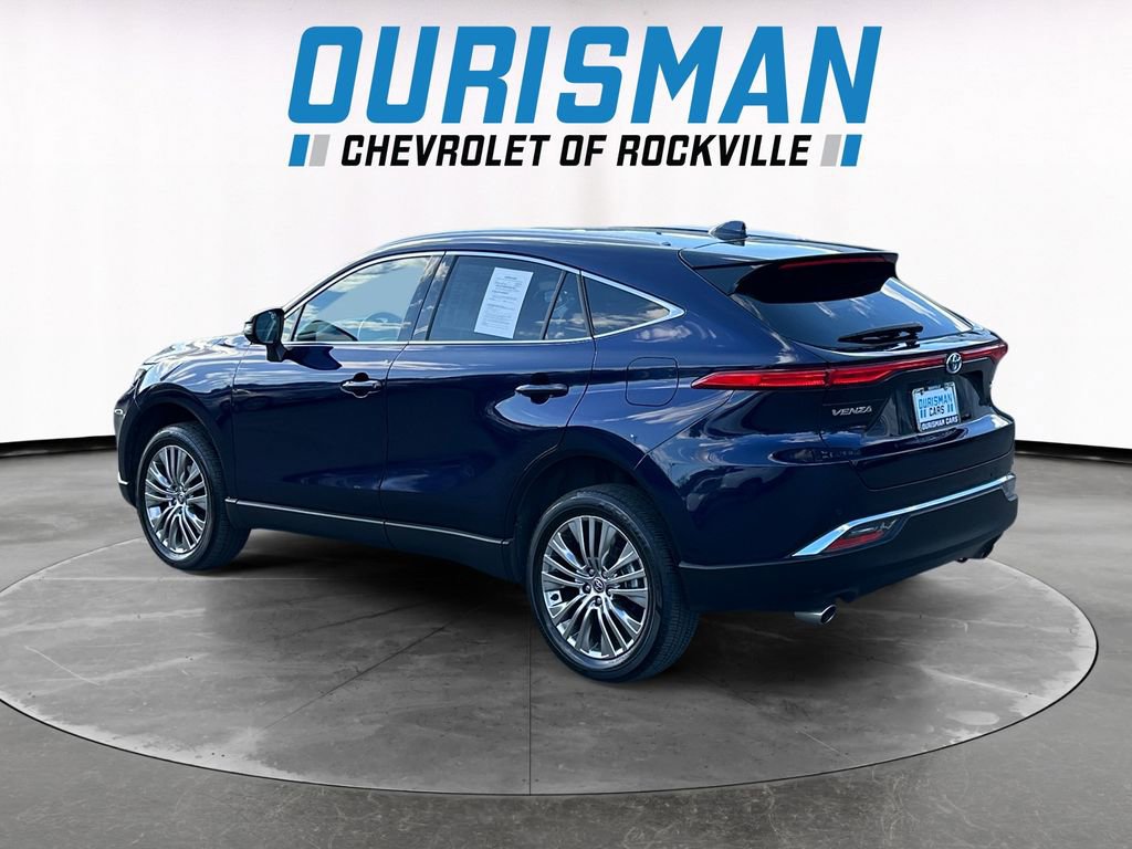 Used 2023 Toyota Venza XLE image 4