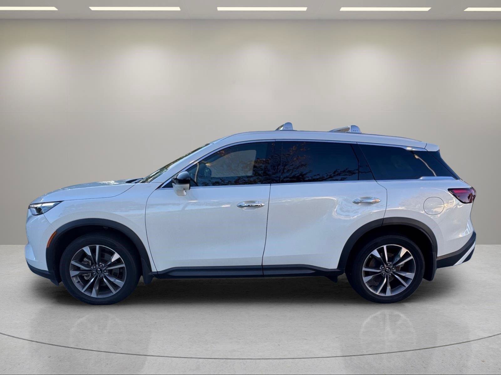 Used 2025 INFINITI QX60 Luxe w/ Vision Package AWD/4WD image 2