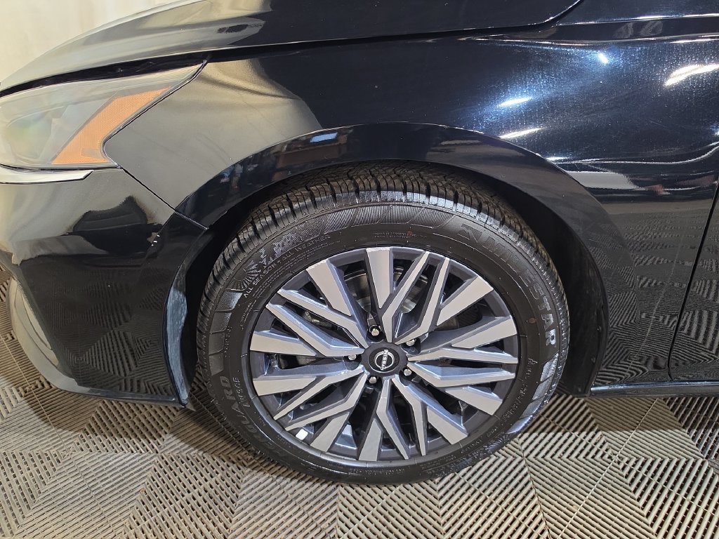 Used 2025 Nissan Altima 2.5 SV FWD image 18
