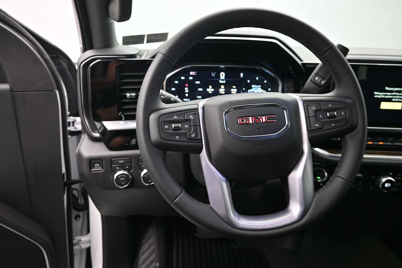 New 2026 GMC Sierra 1500 SLE w/ Preferred Package AWD/4WD image 14
