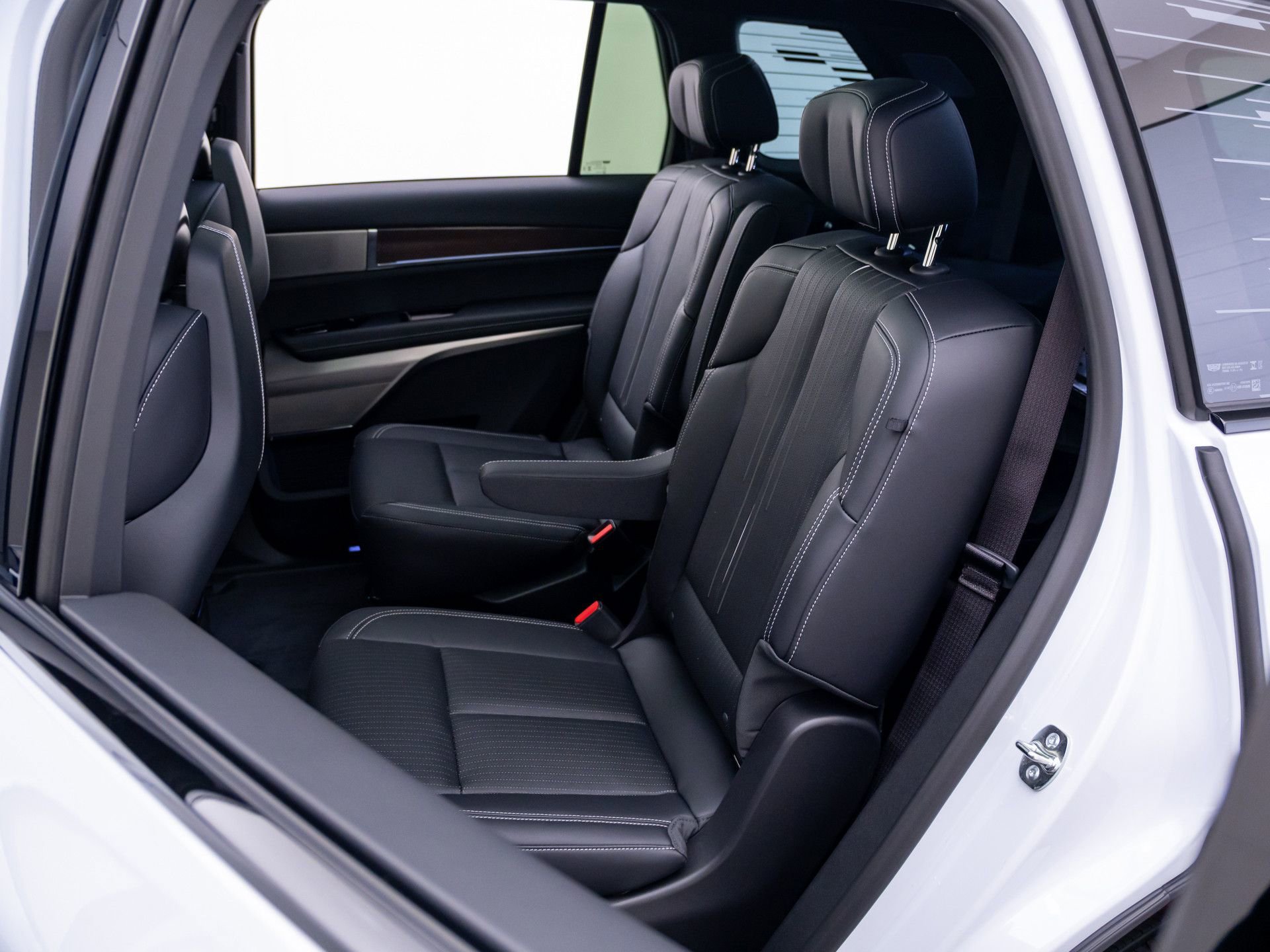 New 2026 Cadillac Vistiq Sport w/ LPO, Floor Liner Package AWD/4WD image 19