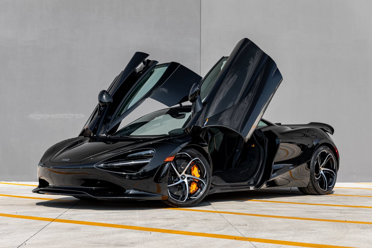 Used 2024 McLaren 750S RWD image 9