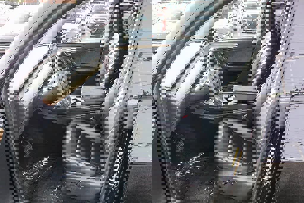 Used 2023 Tesla Model Y Long Range image 19