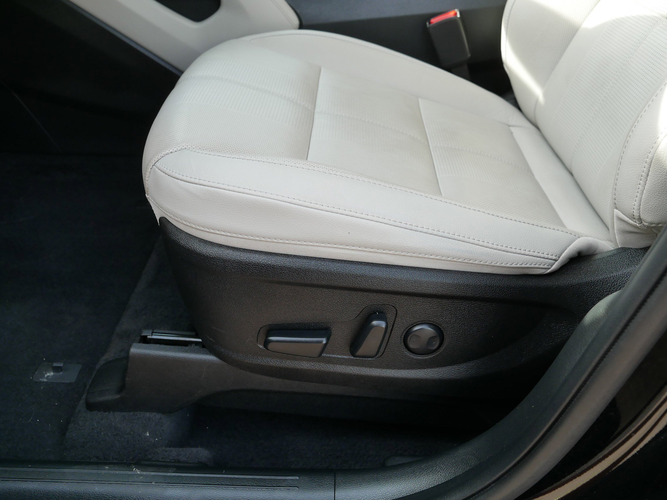 Certified 2024 Kia Telluride EX w/ EX Captain's Chair Package AWD/4WD image 20