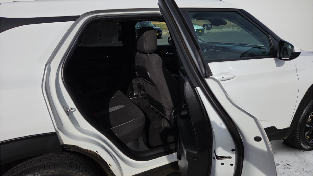 Used 2023 Chevrolet TrailBlazer LT AWD/4WD image 46