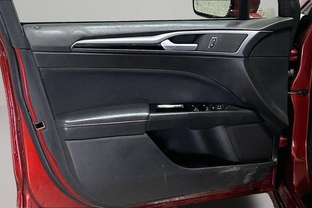 Used 2014 Ford Fusion SE w/ Equipment Group 201A image 18