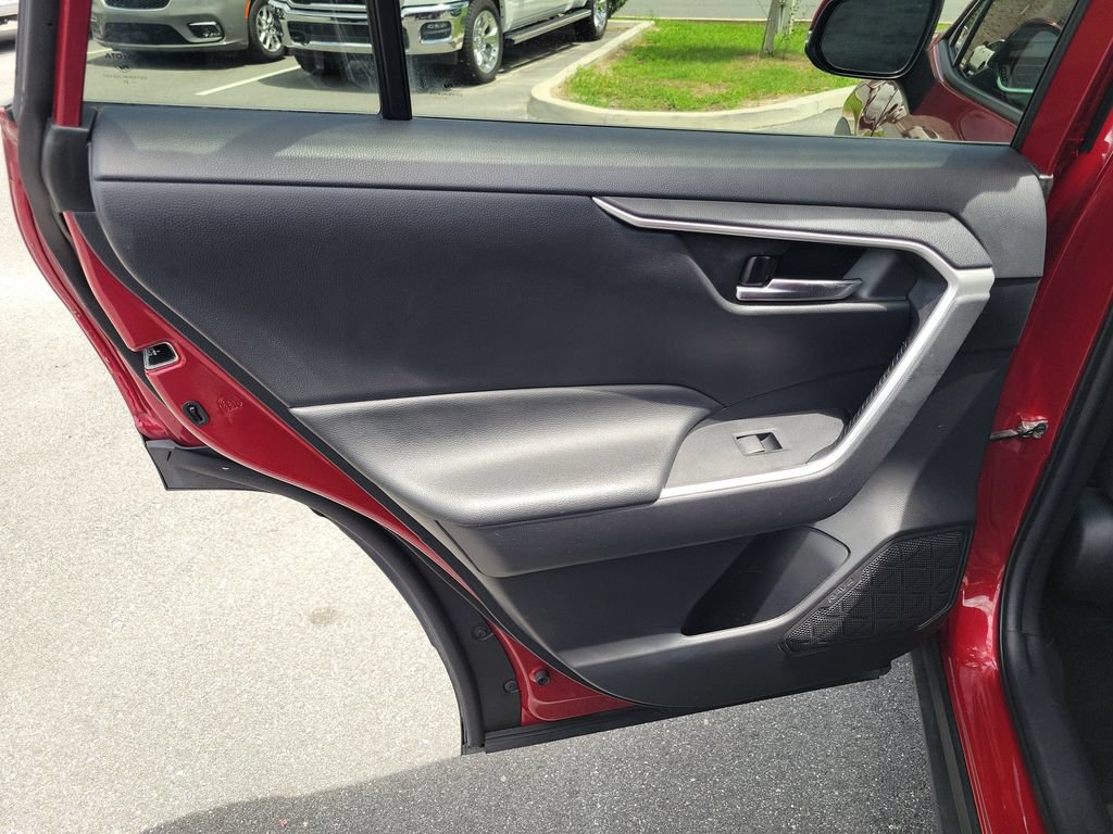 Used 2021 Toyota RAV4 XLE w/ Convenience Package FWD image 17