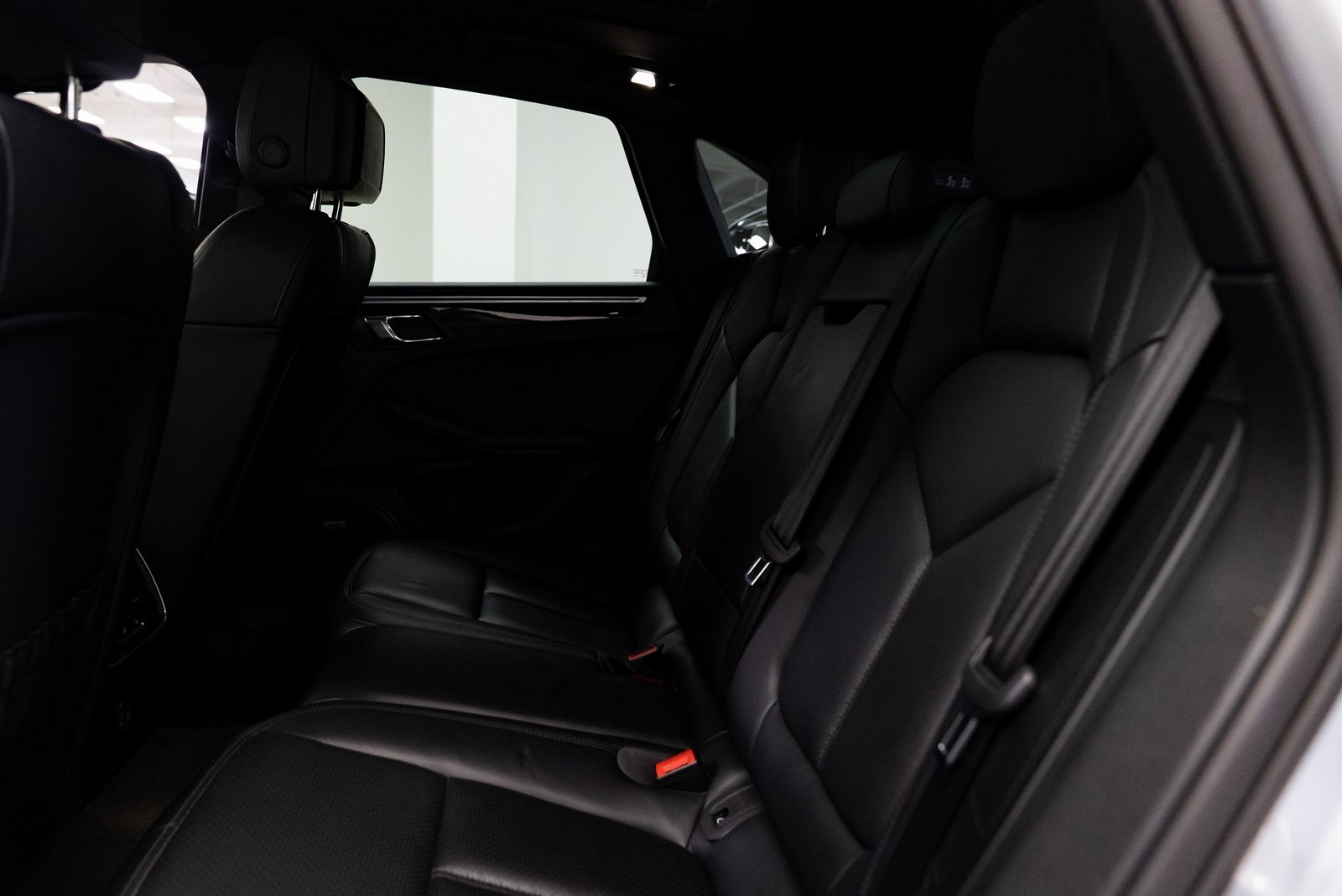 Used 2018 Porsche Macan w/ Premium Package Plus image 23