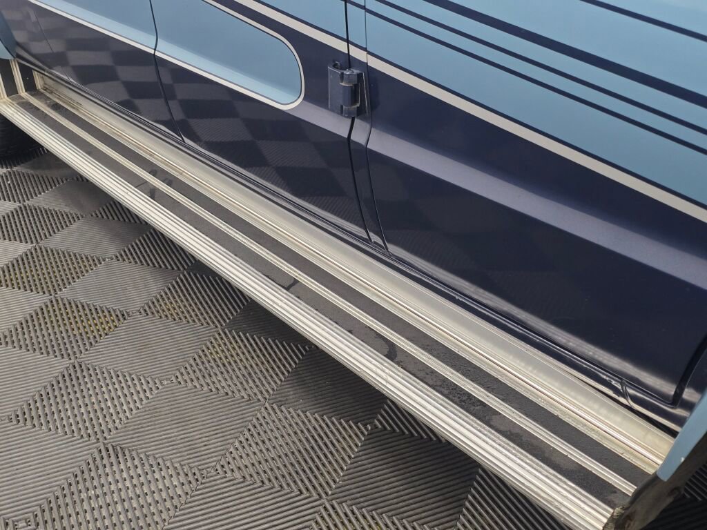 Used 1991 Dodge B2500 image 39