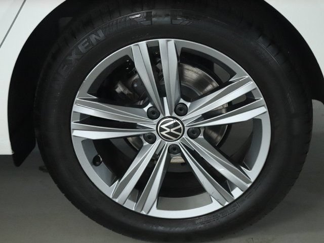 Used 2024 Volkswagen Jetta SE w/ Panoramic Sunroof Package FWD image 39