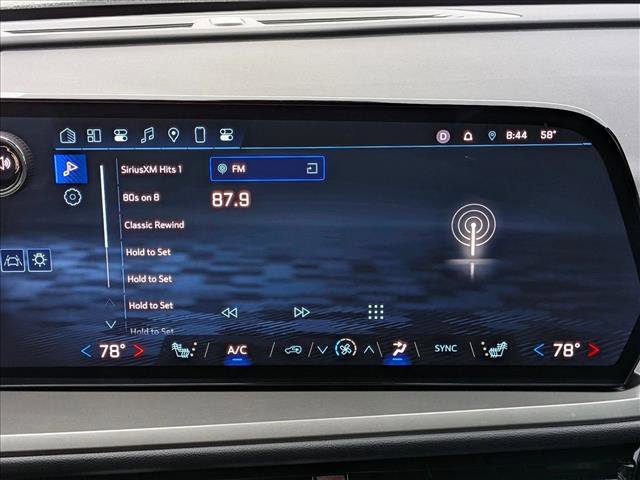 Certified 2025 Chevrolet Traverse LT w/ Driver Confidence Package image 12