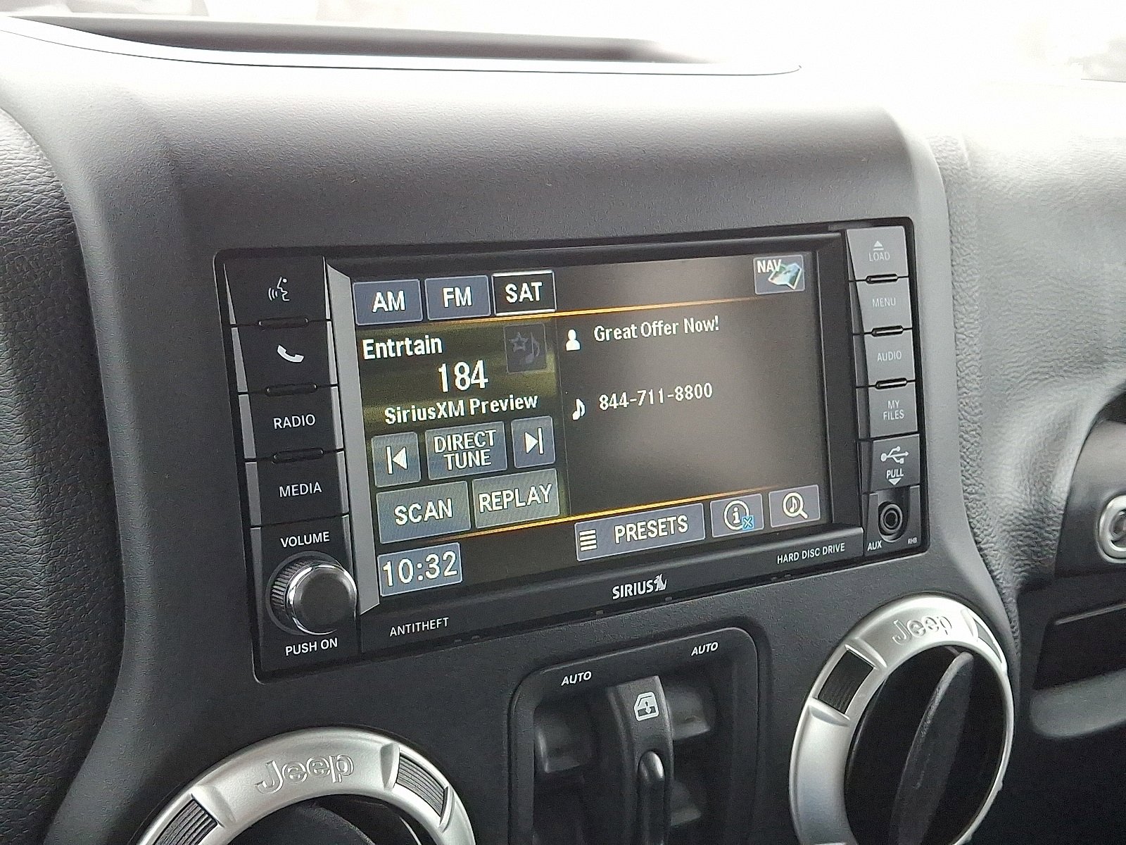 Used 2018 Jeep Wrangler Unlimited Sahara w/ Connectivity Group image 17