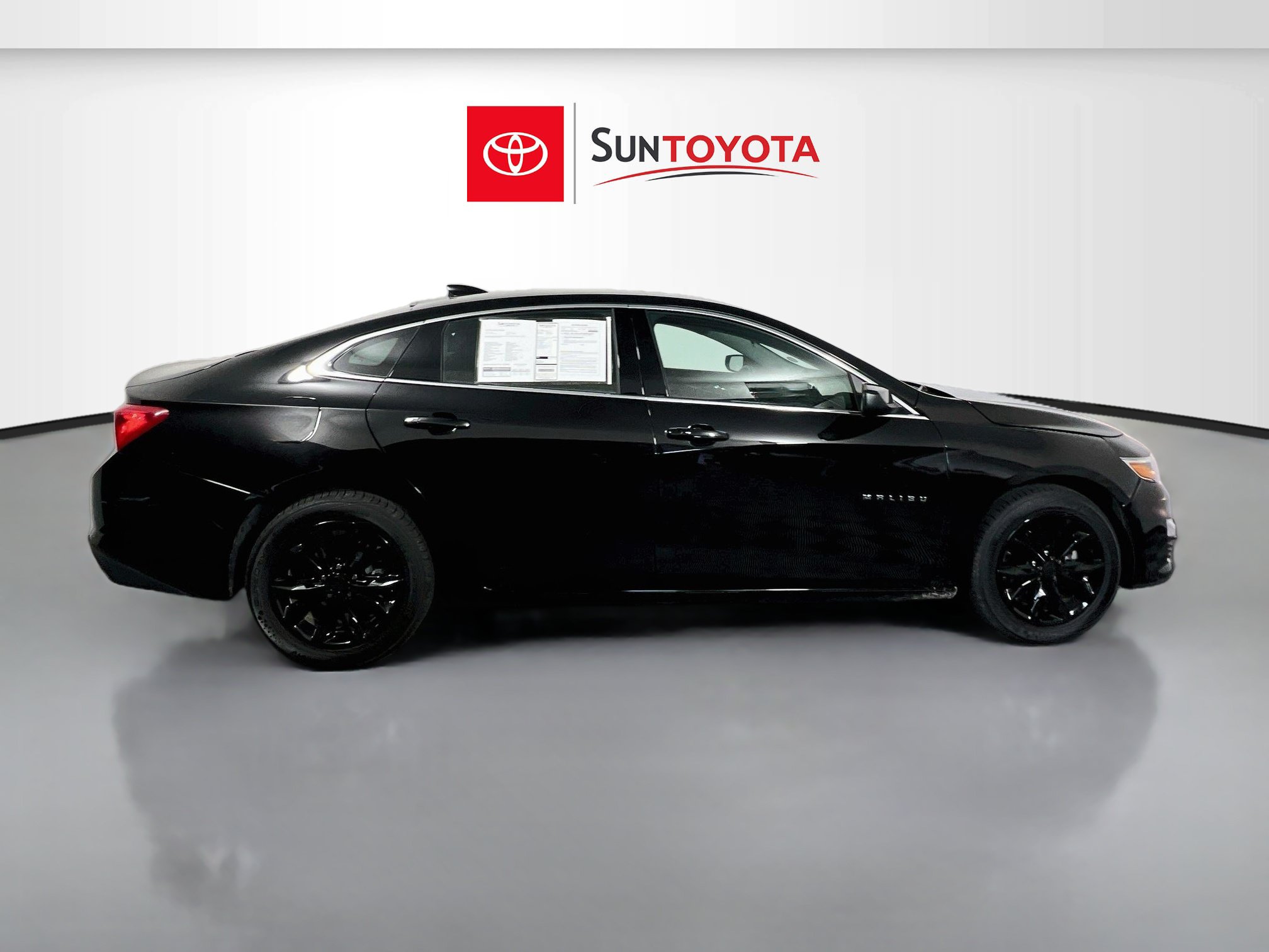 Used 2025 Chevrolet Malibu LT FWD image 2