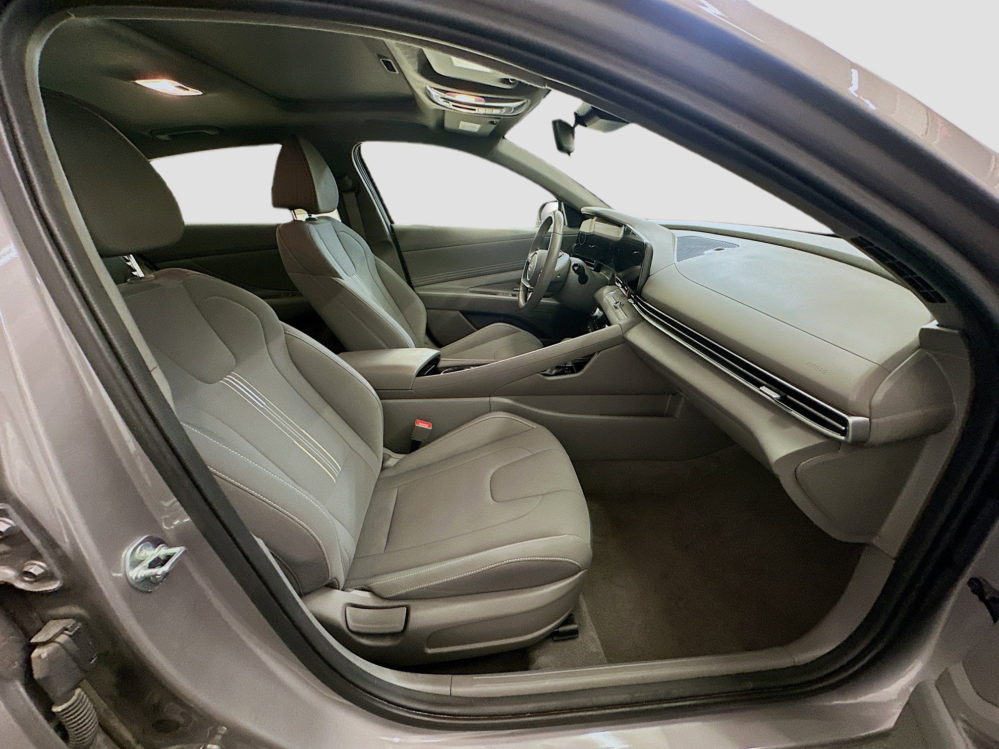 Used 2025 Hyundai Elantra SEL FWD image 33