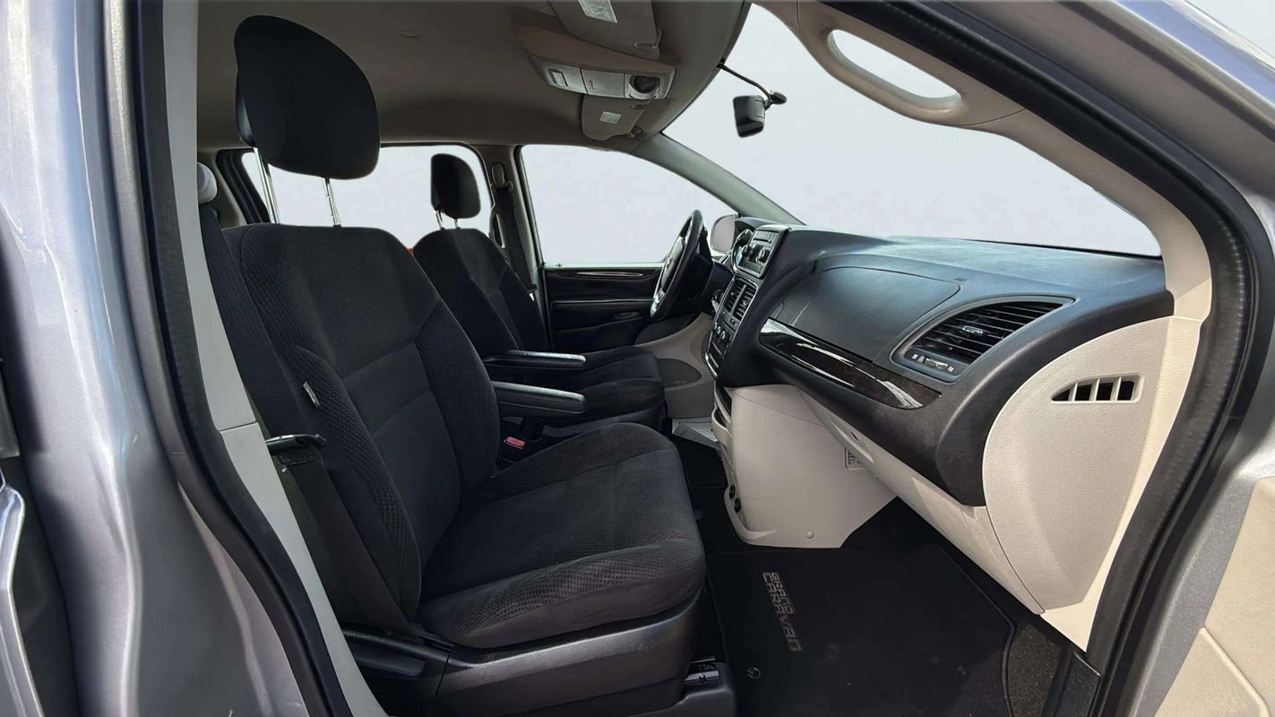 Used 2016 Dodge Grand Caravan American Value Package w/ UConnect Hands-Free Group image 13