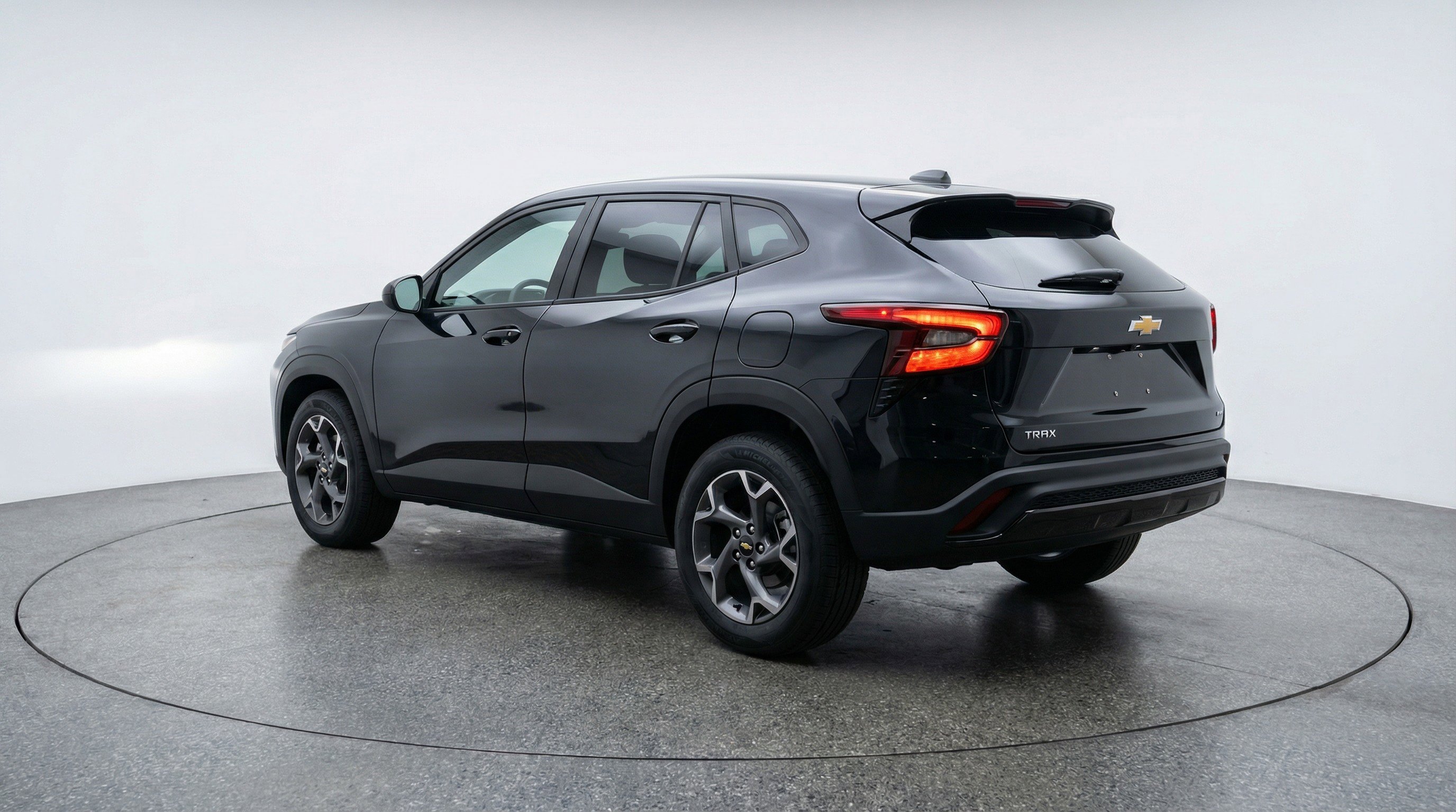 Used 2025 Chevrolet Trax LT w/ LT Convenience Package FWD image 6