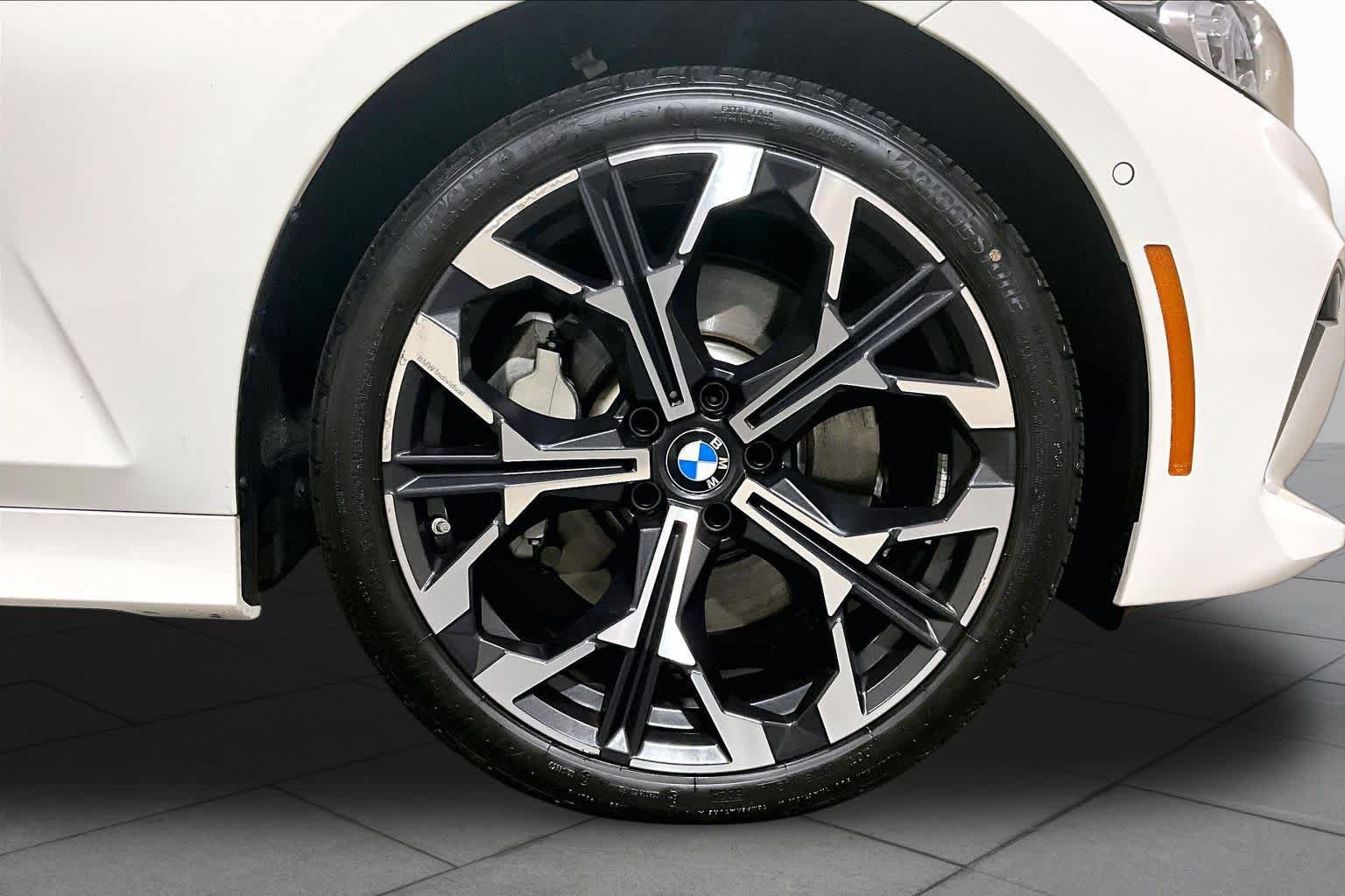 Used 2025 BMW 330i xDrive Sedan w/ Premium Package AWD/4WD image 10