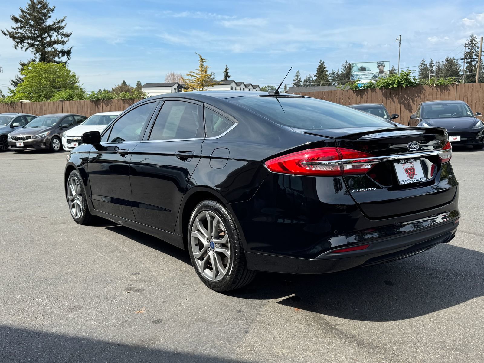 Used 2017 Ford Fusion SE w/ Equipment Group 201A FWD image 5